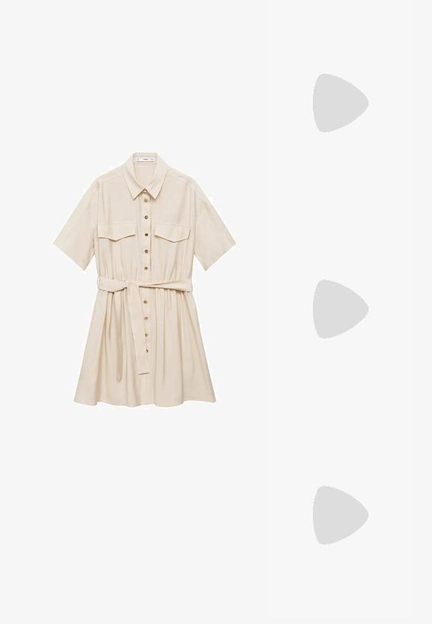 Vaalea beige paita-mekko, jossa on lyhyet hihat, napitettava etuosa, kaksi rintataskua ja itsesolmittava vyö, joka luo istuvan siluetin.; Mustat nilkkurit joissa on paksu pohja, elastiset paneelit ja sileä nahkapinta. Huomattava uritettu pohja ja tyylikäs siluetti.; Musta nahkainen olkalaukku, jossa on sileä pinta, suorakulmainen muoto ja metalliketju yksityiskohtana edessä. Mukana säädettävä hihna.; Hopeakukka-muotoiset korvakorut, joissa on teksturoitu pinta, pitkät koukut ja terälemäiset yksityiskohdat hienostuneen muotoilun luomiseksi.