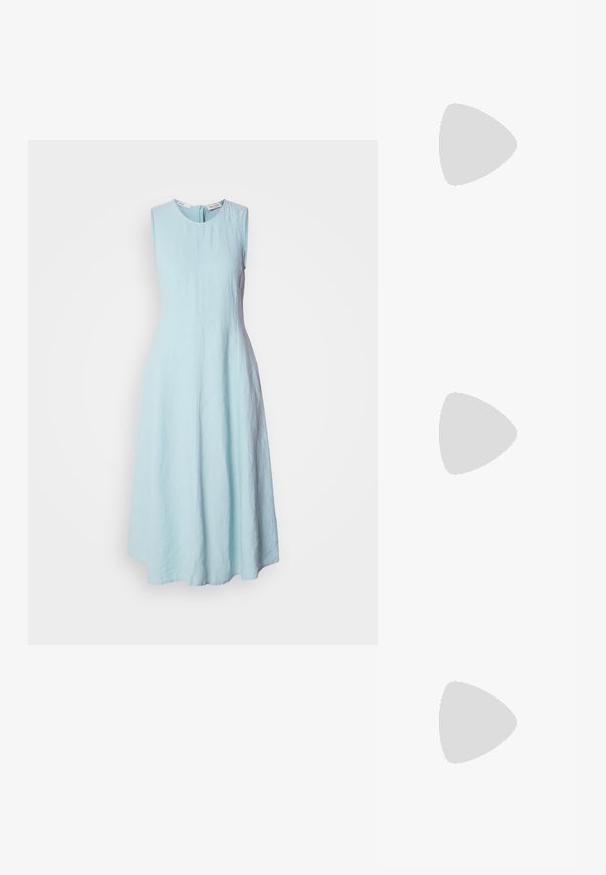 Marc O'Polo Top - nordic sea; Light blue sleeveless dress with a round neckline. Made of a textured fabric, it has a flared silhouette and a back zipper closure.; White leather Mary Jane flats with a pointed toe, side buckle, and low black heel. Smooth texture and minimalistic design.; Cream-colored padded handbag with a curved handle and zip closure. Features a smooth texture and rounded shape for a contemporary look.