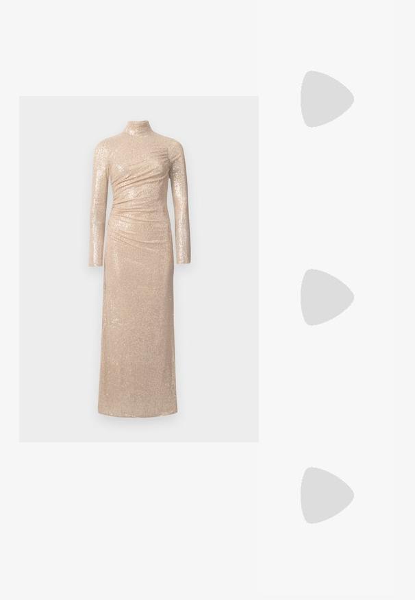 Pitkä, muotoon ommeltu mekko vaaleanbeige väri, valmistettu paljeteista. Sisältää korkean kauluksen ja pitkät hihat, joissa on rypytetty yksityiskohta.; Kulta-korkoiset sandaalit, joissa on teksturoitu, poimutettu muotoilu ja voimakas nauha-yksityiskohta. Nilkkaremmi säädettävällä soljella, keskikorkea lohkokorko.; Valkoinen teksturoitu laukku, jossa on kasattuja muotoja ja kultaketjuolkaimet. Sujuva pinta, jossa on hienovaraisia aaltoja ja pyöristetyt reunat.; Hope hopea, joissa on sileä, pyöristetty muotoilu ja aallokkomainen yksityiskohta, jossa on pieniä, kirkkaita strasseja yhden reunan varrella.