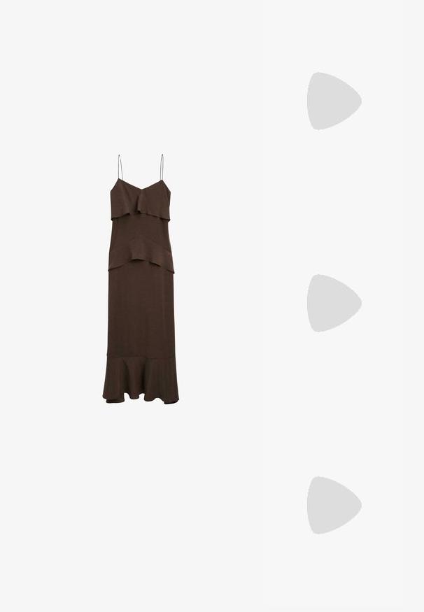 Brun klänning med spagettiband, lager av volanger, en passform vid midjan och en utsvängd nederdel. Tillverkad av mjukt tyg, har en slät yta.; Beiga plattformssandaler med vävda remmar och spänne. Kraftig sula med strukturerad yta. Öppen tå-design. Lätta och avslappnade.; Solglasögon med en sköldpaddsram, bruna graduerade linser och en elegant kattskyddsform. Tillverkade av lätt plast med glänsande yta.; Brun läder tote-väska med två avlånga handtag, strukturerad rektangulär form, slät textur och subtila sömdetaljer.; Guldtonade ringörhängen med en slät, polerad yta. Har en halvcirkelform och en säker bakgång.