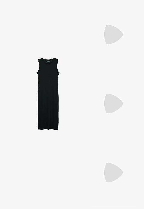 Stradivarius MIDI  - Etuikleid - black; Helle blaue Nike-Laufschuhe mit weißen und marineblauen Akzenten, ausgestattet mit einem atmungsaktiven Mesh-Obermaterial, einer strukturierten Sohle und einem auffälligen Logo an der Seite.; Schildpatt-Sonnenbrille mit dickem Rahmen, leicht gebogenen Bügeln und glatter Textur. Sie präsentiert ein klassisches Design mit glänzender Oberfläche.; Weißer Stoffbeutel in dreieckiger Form, mit Ösen-Detail und einer gebundenen Schleifenapplikation oben. Durchgehend glatte Textur.; Armbanduhr in Goldtönen mit ineinander verschlungenen Metallbändern, die eine glatte, polierte Oberfläche und ein offenes Design aufweisen. Leicht und minimalistisch.