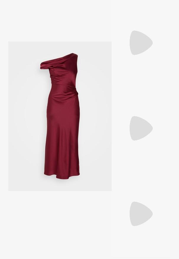 Vestido de satén burdeos con diseño off-shoulder, cuerpo fruncido y silueta en A, que presenta una textura suave y un elegante drapeado.; Tacones slingback de charol beige con punta afilada y un tacón cuadrado delgado. Textura suave y diseño minimalista sin adornos.; Bolso de mano de cuero blanco con un diseño estructurado, que presenta un cierre magnético y una correa para el hombro, exhibido sobre un fondo neutro.; Conjunto de seis anillos de oro con diversos diseños: trenzados, motivos de hojas y bandas sólidas; algunos con acentos de piedras preciosas verdes.