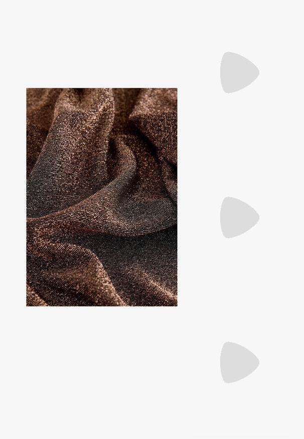 Lesklá tkanina v tmavohnedých odtieňoch, s jemným textúrovaným povrchom a drobnými reflexnými vláknami, ktoré vytvárajú nenápadný lesk.; Zlaté metalické slingback topánky s špicatou špičkou, miernym opätkom a nastaviteľným pásikom. Hladký povrch, elegantný dizajn a otvorené strany.; Slnečné okuliare v tortoiseshell štýle s okrúhlym, robustným rámom a hnedými šošovkami. Má jemné vzory a rovné, zoštíhlené ramená.; Zlatá sequinová kabelka s obdĺžnikovým tvarom, vybavená krátkym rúčkom a dlhým reťazovým popruhom. Povrch je lesklý a reflexný.