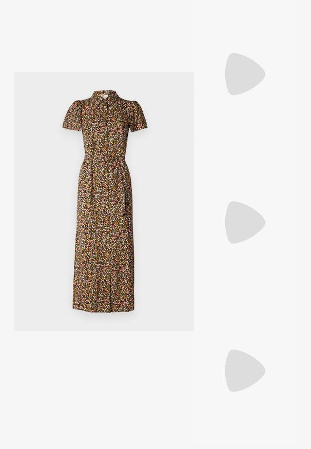 Bloemenjurk met korte pofmouwen, kraag en een aansluitende taille, met een zwarte achtergrond en meerkleurige bloemenpatronen. Lange lengte.; Witte leren sandaal met drie brede banden, enkelgesp en jute-omhulde zool. Plat ontwerp met een natuurlijke textuur.; Zwarte zonnebril met rechthoekige montuur, matte afwerking, donkere lenzen en licht gebogen armen. Fijne logo-accent op één arm.; Set van gouden creolen met verschillende maten en ontwerpen, waaronder kleine, middelgrote en grote stijlen, met gladde metalen afwerkingen.