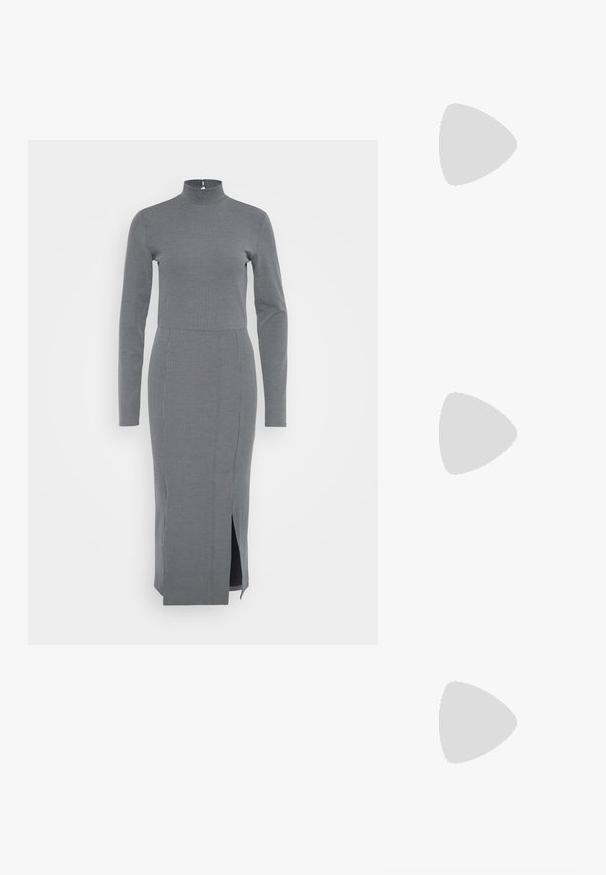 Grå ribbestrikket kjole med høy hals og lange ermer, med en sideløsning for bevegelsesfrihet og en tettsittende silhuett.; Brun lakkert lær slingback-hæl med spiss tå, justerbare stropper og dekorative spenner foran. 7,5 cm helhøyde.; Sorte rektangulære solbriller med gråtonede linser, laget av glatt plast. Har et minimalistisk design med rette armer og diskret merkevare.; Fire par med sølvøredobber: to blanke glatte hoop-design, ett med tekstur og ett dekket med små klare rhinestones.