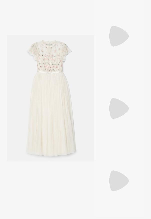 Ivory jurk met een sheer, geborduurde lijf met florale patronen. Geplooide, volle rok van lichtgewicht stof. Heeft gerimpelde mouwen.; Zwart patent slingback hak met een spitse neus, voorzien van een gestructureerde slangenprint, verstelbare band en een korte, gestructureerde blokhak.; Zwarte leren schoudertas met twee vo pockets, gouden gespen, ritsluiting en een smalle band. Tekstuur oppervlak en compacte rechthoekige vorm.; Gouden metalen oorbellen in de vorm van een gebogen, verlengde hoop. Kenmerkend zijn het gladde, glanzende oppervlak en de afgeronde punt voor extra detail.