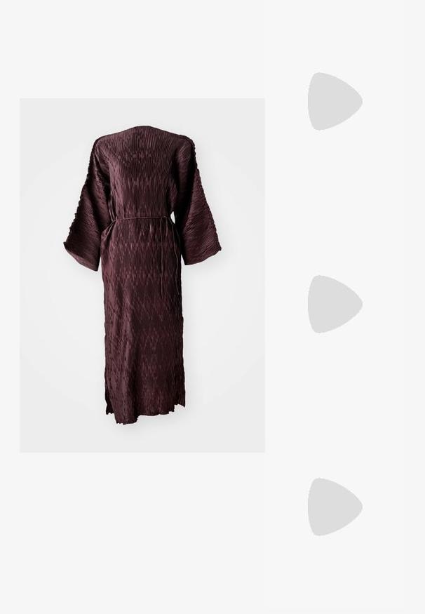 Long-sleeve, textured dark burgundy dress with wide sleeves and a thin belt at the waist, displayed against a white background.; Black leather sandal with a square toe, thin straps, adjustable ankle strap, and a low heel. Features a small gold accent on the strap.; Black leather tote bag with a textured finish, featuring two vertical lines, dual shoulder straps, and a minimalist design.; Gold-tone brooch featuring a knotted design with smooth, curved lines and an intricate shape, reflecting a polished finish.