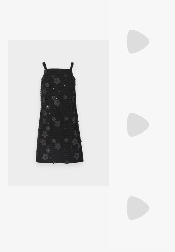 Fekete ujjatlan ruha négyzet alakú nyakkivágással, texturált anyagból, fekete virágapplikációkkal és flitterekkel díszítve az egész mintán.; Fekete lakk bőr, hegyes orrú slingback cipő, boka pántokkal, ezüst csatokkal és hardverelemekkel, valamint karcsú sarkú.; Arany fémes kézi táska, strukturált dizájnnal, sima felülettel és állítható pánttal. Egyedi háromszög alakú, minimalistának mondható varrásokkal rendelkezik.; Aranyszínű fülbevalók, texturált, hullámos formákkal. Tartalmazza a szobrászati klipszes studokat és az open hoop kialakítást, kalapácsos felülettel.