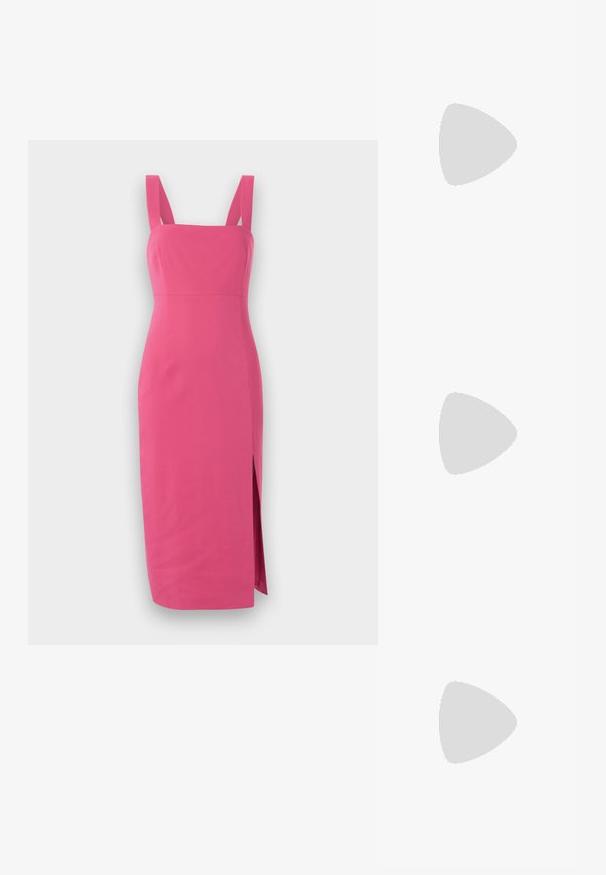 Robe rose ajustée avec de larges bretelles, décolleté carré, longueur genoux avec une fente sur le côté, fabriquée à partir d'un tissu lisse sans motifs visibles.; Des sandales noires à talons hauts avec des fines lanières au design noué, un bout carré lisse et un talon aiguille élégant.; Sac à main en métal gris clair avec une bandoulière en chaîne, orné de petits clous métalliques ronds et d'un logo de marque triangulaire.; Boucles d'oreilles en argent avec une finition lisse et brillante. Forme arrondie, conception légère, avec un fermoir à tige.