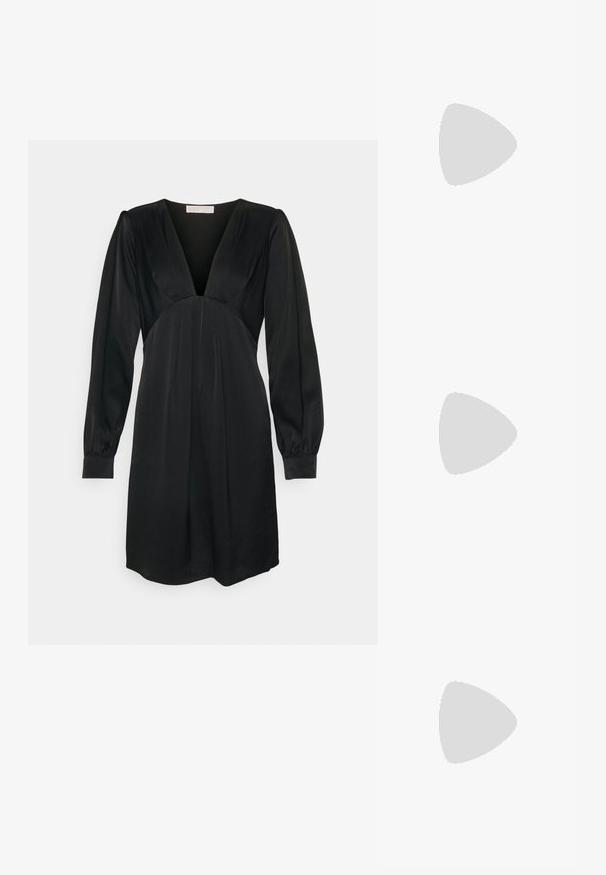 Robe noire avec un décolleté en V profond, des manches longues et bouffantes, et un bodice ajusté. Fabriquée à partir d'un matériau lisse et élégant, avec de subtils plis.; Escarpin slingback en vernis noir avec un bout pointu, présentant un imprimé serpent texturé, une sangle réglable et un petit talon bloc texturé.; Sac en cuir noir porté en travers avec deux poches avant, boucles dorées, fermeture zippée et une sangle fine. Surface texturée et forme rectangulaire compacte.; Boucles d'oreilles en métal doré en forme d'anneau, avec une forme courbée et allongée. Elles présentent une surface lisse et brillante avec une pointe arrondie pour un détail supplémentaire.