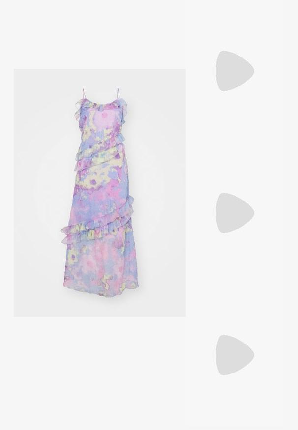 Cras DRESS - Robe longue - blue/pink; Escarpin en cuir verni noir à talon haut, avec un bout pointu, une bride réglable à la cheville et des côtés ouverts. Texture lisse.; Lunettes de soleil noires surdimensionnées avec des verres dégradés, monture épaisse et détails en chaîne dorée sur les branches.; Sac à main en cuir blanc avec une forme courbée, arborant un logo "CK" embossé à l'avant et une seule bandoulière. Fermeture à glissière en haut.