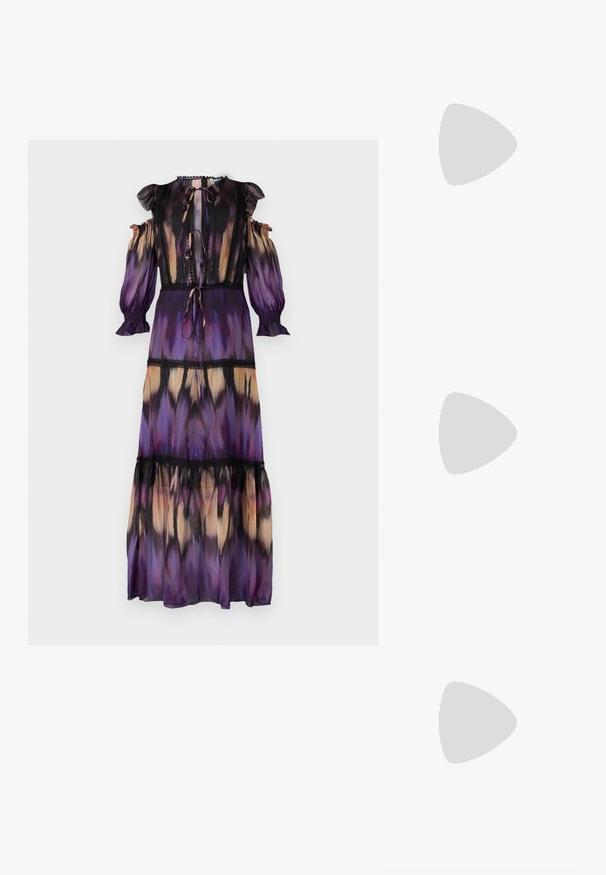 Marchesa Rosa Pidulikud riided - purple multi; Musthave mustika tantsutossud mustast nahast, ümmarguse varbaga, siledast tekstuurist, minimaalse õmblusdetailiga ja paindliku tallakujundusega.; Mustast nahkämbriga kott tekstuurses viimistluses, kuldsete metalldetailide aktsentidega ja avatud ülaosaga. Omab lühikest käepidet ja reguleeritavat õlavarre rihma.; Kuldse tooni sõlm kõrvarõngad, millel on keeratud disain. Igal kõrvarõngal on ringikujuline läbipaistev tagaosa, mis tagab kindla kandmise.