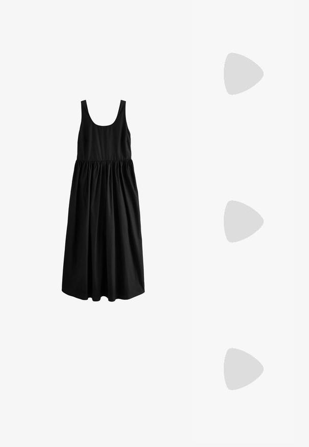 Next SUMMER - REGULAR FIT - Maksi suknelė - black; Juodos lakuotos odinės šlepetės su smailiu pirštu ir geometriniu bloko kulnu. Turi elegantišką, minimalistinį dizainą ir lygų paviršių.; Juodas odinis hobo maišas su lygiu paviršiumi, kreipta forma ir viena reguliuojama rankena; turi platų atidarymą viršuje.; Auksinės spalvos žiedas, turintis organišką, sukimosi dizainą su lygiu paviršiumi ir siaurėjančiais galais, sukuriantis modernią skulptūrinę išvaizdą.