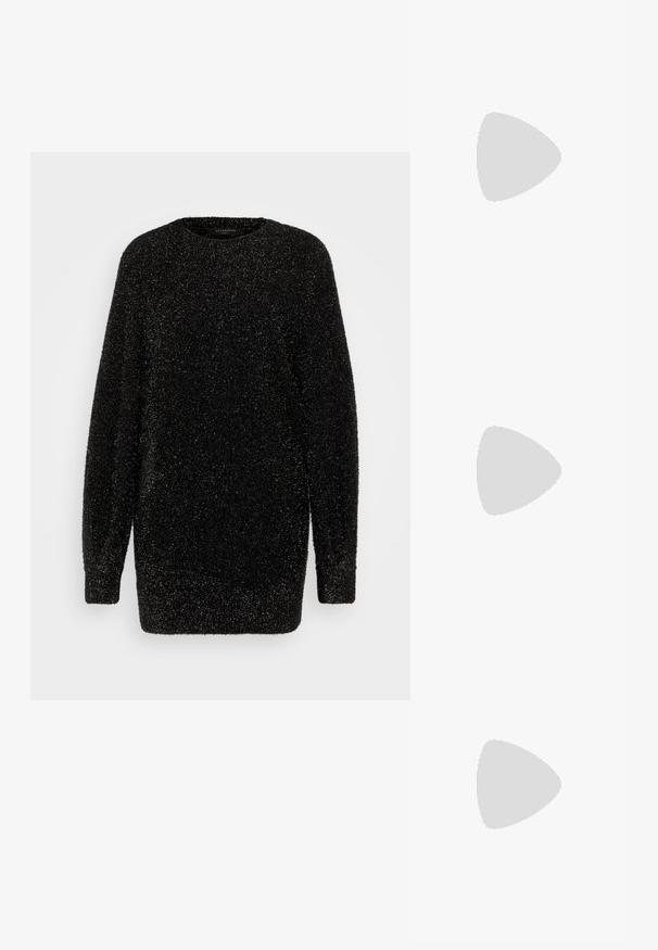 Maglione nero con collo tondo, maniche lunghe e finitura testurizzata e lucida. Il tessuto appare morbido e leggermente scintillante, con una vestibilità comoda.; Sandali neri con tacco alto presentano sottili cinturini con design annodato, una punta quadrata liscia e un elegante tacco a spillo.; Occhiali da sole neri con montatura rettangolare, lenti scure e finitura lucida e liscia. Presentano aste sottili con un branding discreto sul lato.; Clutch bag in pelle nera con forma rettangolare, texture liscia, chiusura a patta piatta e un piccolo manico laterale. Presenta un logo sottile.; Orecchini a cerchio in argento con una finitura liscia e lucente. Forma arrotondata, design leggero, con chiusura a perno.