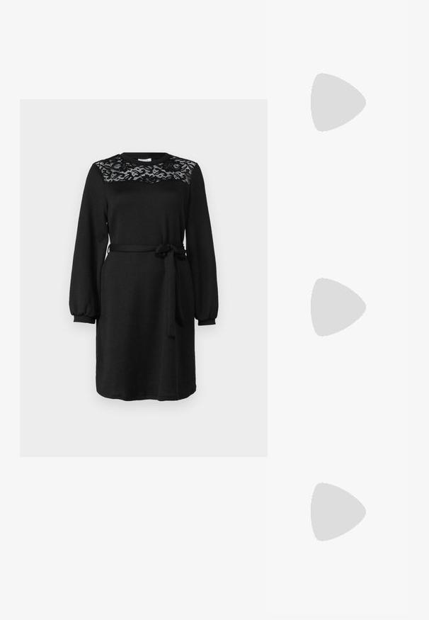 Musta mekko pitkillä hihoilla, pitsiyksityiskohta bodysse, pyöreä kaula-aukko ja kangashihna solmittuna vyötärölle. Pehmeä, tekstuuripintainen kangas.; Mustat nahka nilkkurit, joissa on paksut, uritetut pohjat, nauhakiinnitys edessä ja vetotappi sileällä valkoisella taustalla.; Musta nahkainen kynäpenkkilaukku, jossa on läppä ja kultainen metallinen solkiyksityiskohta. Mukana musta hihna ja tyylikäs, minimalistinen muotoilu.; Kultaketjut kullasta, joissa on sileä, kiiltävä pinta. Pyöreä muotoilu, jossa on pieni tappi ja kirkas taustalevy turvalliseen käyttöön.