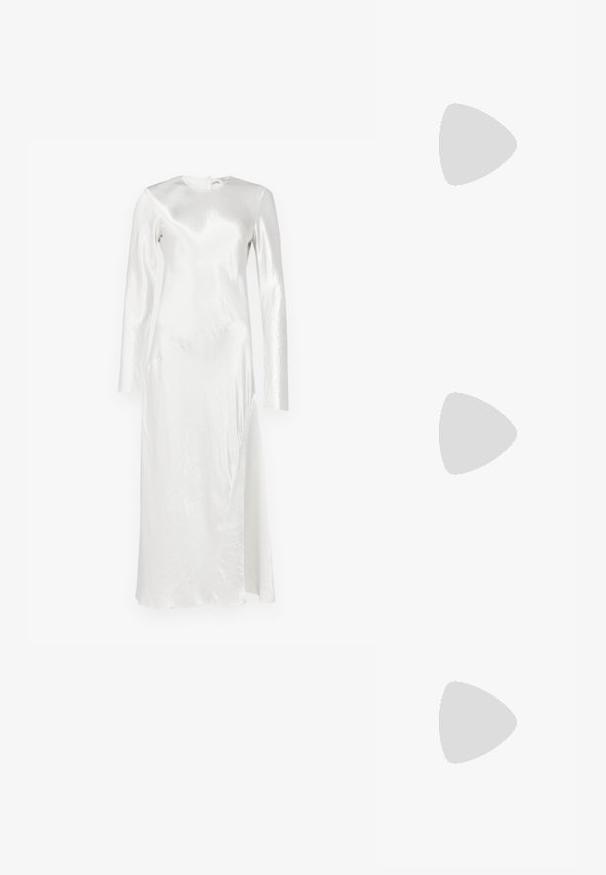 Max Mara Leisure ELOGIO - Ballkleid - bianco; Schwarze Lackleder-Slingbacks mit spitz zulaufender Zehenpartie, verstellbarem Knöchelriemen und moderatem Blockabsatz. Glatte Textur mit glänzender Oberfläche.; Schwarze geflochtene Tasche in einzigartiger Halbmondform, mit einem runden Griff und dezentem Logo-Detail an der Vorderseite. Texturierte Oberfläche über die gesamte Tasche.; Perlenohrringe mit polierter Oberfläche, ausgestattet mit einem silberfarbenen Karabiner und runden, weißen Perlen. Einfaches, klassisches Design.