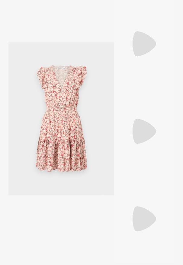 Λουλουδάτο φόρεμα σε ανοιχτό ροζ χρώμα με κόκκινες και πράσινες σχέσεις, κοντά φουσκωτά μανίκια, V-λεκέ και σφιχτή μέση. Διαθέτει φουσκωτή φούστ�α.; Μαύρη πατέντα σλινγκμπάκ γόβα με μυτερή μύτη, διαθέτει υφή από φίδι, ρυθμιζόμενο λουρί και κοντή, υφή τετράγωνη φτέρνα.; Μαύρη δερμάτινη τσάντα πορτοφολιού με χρυσή αλυσίδα, που διαθέτει λεία υφή, ορθογώνιο σχήμα και ανάγλυφο λογότυπο στο μπροστινό μέρος.; Χρυσά σκουλαρίκια με ορθογώνιο, καθαρό κρύσταλλο που κρέμεται κάτω από μια σειρά μικρών, στρογγυλών, καθαρών λεπτομερειών. Λεπτός, σύγχρονος σχεδιασμός.