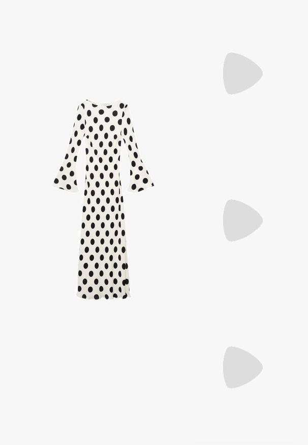 Langärmliges Kleid aus weißem Stoff mit großen schwarzen Polka-Dots, ausgestellten Manschetten und einer taillierten Silhouette.; Schwarze Sandale mit Riemchen, quadratischer Zehenform und niedrigem Blockabsatz. Verfügt über mehrere dünne Riemen und einen verstellbaren Knöchelriemen. Hergestellt aus glattem Leder.; Schwarze Leder-Crossbody-Tasche mit glatter Textur, rechteckiger Form und metallic-kettendetail auf der Vorderseite. Verstellbarer Gurt inklusive.; Goldfarbener Ring mit einem organischen, gedrehten Design, glatter Oberfläche und sich verjüngenden Enden, was ein modernes, skulpturales Erscheinungsbild erzeugt.