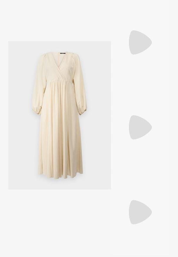 Weekend Max Mara FRANCIS - Robe de jour - ecru; Escarpin slingback en vernis noir avec un bout pointu, présentant un imprimé serpent texturé, une sangle réglable et un petit talon bloc texturé.; Sac à main en cuir noir avec une bandoulière en chaîne dorée, présentant une texture lisse, une forme rectangulaire et une marque embossée à l'avant.; Boucles d'oreilles en métal doré en forme d'anneau, avec une forme courbée et allongée. Elles présentent une surface lisse et brillante avec une pointe arrondie pour un détail supplémentaire.