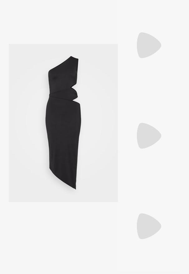 Svart kjole med én skulder laget av glatt stoff, med asymmetrisk kutt, drapert detaljering og en slank, figurvennlig silhuett.; Sorte lærballerina med spiss tå, minimalistisk design, glatt tekstur, lav hæl uten synlig metall eller dekorasjoner.; Svart lær crossbody-veske med glatt tekstur, rektangulær form og metallkjede detaljer på framsiden. Justerbar stroppe inkludert.; Sølv dråpeøreringer med firkantet studs, med en glatt, polert overflate og en tåreformet design som reflekterer lys med en blank overflate.