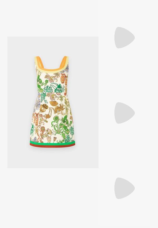 Alemais FIESTA MINI DRESS - Jurk - multi coloured; Witte leren sneakers, laag model, met een gladde textuur, ronde neus, vetersluiting aan de voorkant en een klein geborduurd logo aan de zijkant.; Zwarte leren emmer tas met een gestructureerde afwerking, gouden hardware accenten en een open bovenkant. Heeft een korte handgreep en een verstelbare schouderriem.; Gouden knoopstuds met een gedraaide design. Elke oorring heeft een ronde transparante achterkant voor een veilige draagervaring.
