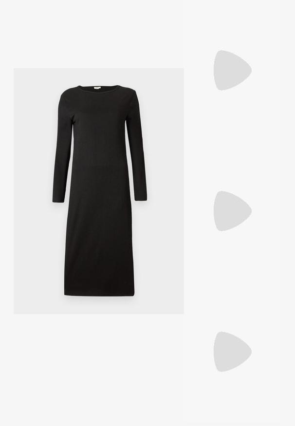 Crna haljina dugih rukava s okruglim dekolteom i ravnim siluetom. Glatka tekstura, minimalistički dizajn i kroj do koljena.; Crna lakirana slingback cipela s izduženim vrhom, remenčićima oko gležnja s srebrnim kopčama i dijelovima, te vitkim potplatom.; Zlatna metalna torba s uređenim dizajnom, glatkom teksturom i podesivim remenom. Ima jedinstven trokutasti oblik i minimalističko šivanje.; Naušnice zlatne boje s teksturiranim, valovitim oblicima. Uključuju skulpturalne kopče i dizajn otvorene kružnice s kovanom završnom obradom.