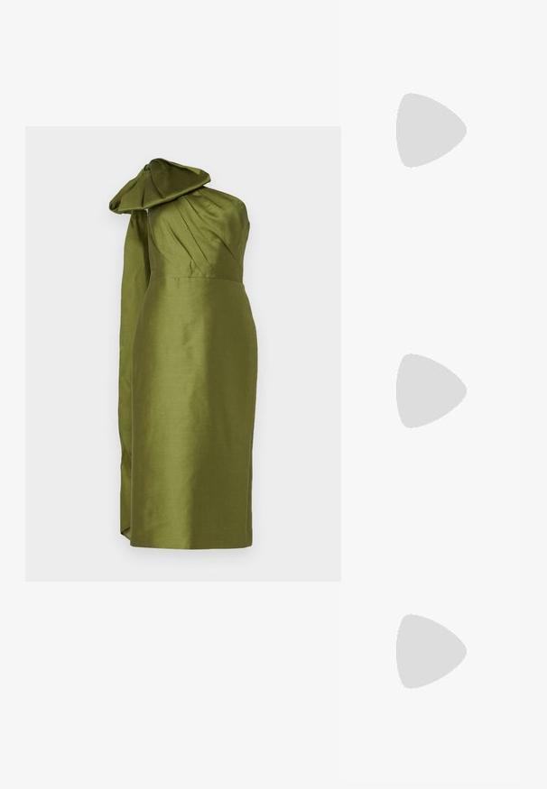 Roheline satiinist kleit struktureeritud rindkerega, asümmeetrilise ühetõmbluse disainiga ja ülekäte suure kaarega detailiga. Sile tekstuur.; Kuldmetalliline kontsaga sandaal, millel on nurkadega plokk-konts, kaks riba jala peal ja reguleeritav pahkluu rihm. Sujuv tekstuur.; Pruunid kilpkonnaläätsed ovaalsete objektiividega, õhukesed kaared ja läbipaistvad aktsendid. Templi peal on peene logoga. Sujuv, kergesti kandmiseks mõeldud disain.; Kuldmetallist käekott, millel on struktureeritud disain, sile tekstuur ja reguleeritav rihm. Omab ainulaadset kolmnurkset kuju ja minimalistlikku õmblust.; Hõbedane kaelakee peene ahelaga, millel on ümmargused helmest ja keskel tähtkätendus, millel on lõpuks terav riputatav detail.