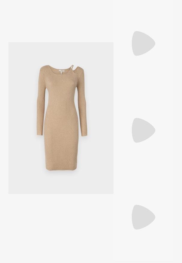 Beige ribade rätikleit pikade varrukatega ja avatud kaelusega. Omab diagonaalset ribilist viimistlust ja lõikepaika õlal.; Mustad musta värvi kontsandaalid on varustatud peente rihmadega, millel on sõlmekujundus, siledad ruudukujulised varbad ja stiilne stilettokonts.; Helehall metallik handbags, millel on kett, kaunistatud väikeste ümmarguste metallist õmblustega ja kolmnurkse brändi logoga.; Hõbedased rõngaskõrvarõngad, millel on sile ja läikiv pind. Ümar kuju, kerge disain, millel on post-tagumise kinnituse süsteem.