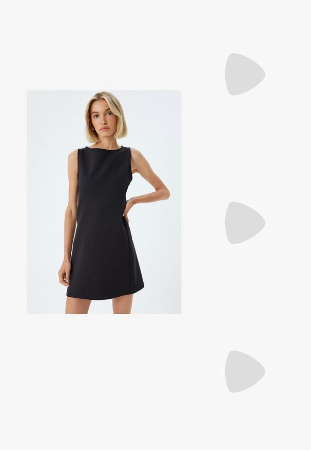 Vestido negro sin mangas con una silueta ajustada, tejido suave, escote barco y bolsillos en las costuras laterales. Diseño minimalista con líneas limpias.; Sandalias de tacón de charol negro con punta cuadrada, correas en el tobillo y hebillas plateadas. Presentan un tacón grueso para mayor estabilidad.; Bolso de piel negra con forma curva, correa desmontable y herrajes dorados. El bolso cuenta con una solapa con un detalle de hebilla.; Pendientes de aro de plata con un acabado suave y pulido. Forma redonda, diseño ligero, con un mecanismo de cierre seguro.