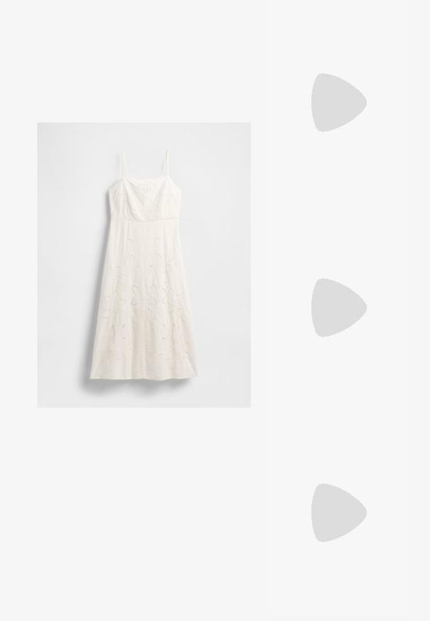 Rochie albă midi fără mâneci, cu bretele subțiri și detalii complicate de broderie florală pe bust și fustă.; Cizme slingback din piele vopsită bej, cu vârf ascuțit și toc de 5 cm, având laterale decupate și o curea subțire la gleznă.; Geantă albă cu flori, cu o suprafață din material adunat, bretea din lanț cu aspect auriu și închidere metalică. Prezintă petale texturate pentru un plus de detaliu.; Lauren Ralph Lauren COLLAR - Colier - gold-coloured/white