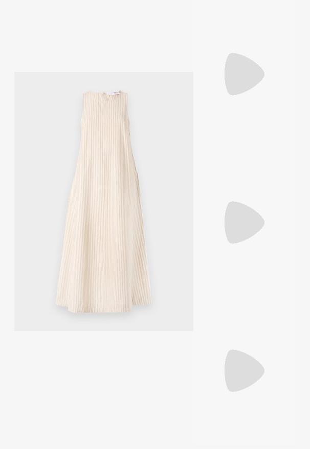Selected Femme SLFJOHANNE STRIPED - Kjole - birch/chestnut; Spiss-tå høyhælte sko med en fargekomposisjon av sølv, gull og nude. Glanset overflate med utskjæringsdesign, med en stiletto hæl.; Sølvfarget metallisk poseveske med en myk, avrundet form og en knyttet topplukking. Laget av glatt imitert skinn.; Sølv hoops øredobber med en tvistet design, som har en polert finish og bakstøtte. Mål omtrent 3 cm i diameter.