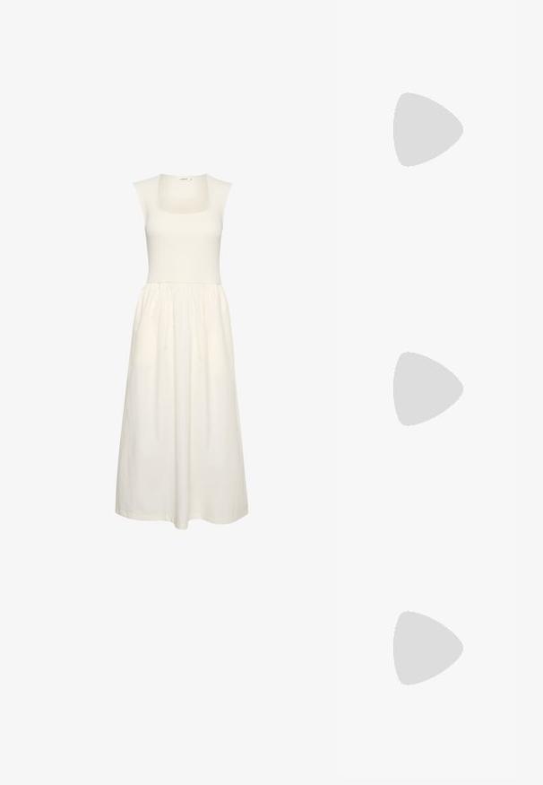 Weißes Kleid mit quadratischem Ausschnitt, geripptem Oberteil und fließendem Rock. Hergestellt aus leichtem Stoff mit glatter Textur.; Durchsichtige Sandale mit transparentem Obermaterial, beigem Fußbett und einem schlanken Knöchelriemen. Sie hat eine spitz zulaufende Zehenpartie und einen dünnen, hohen Absatz.; Schildpatt-Sonnenbrille mit eckigen Rahmen, grauen Gläsern und einer glatten Oberfläche. Verfügt über ein mutiges geometrisches Design und dicke Bügel.; Beige geflochtene Strohtasche mit geschwungener Form, einem kurzen Griff und einem seitlichen Reißverschluss. Verfügt über eine strukturierte Oberfläche und ein minimalistisches Design.