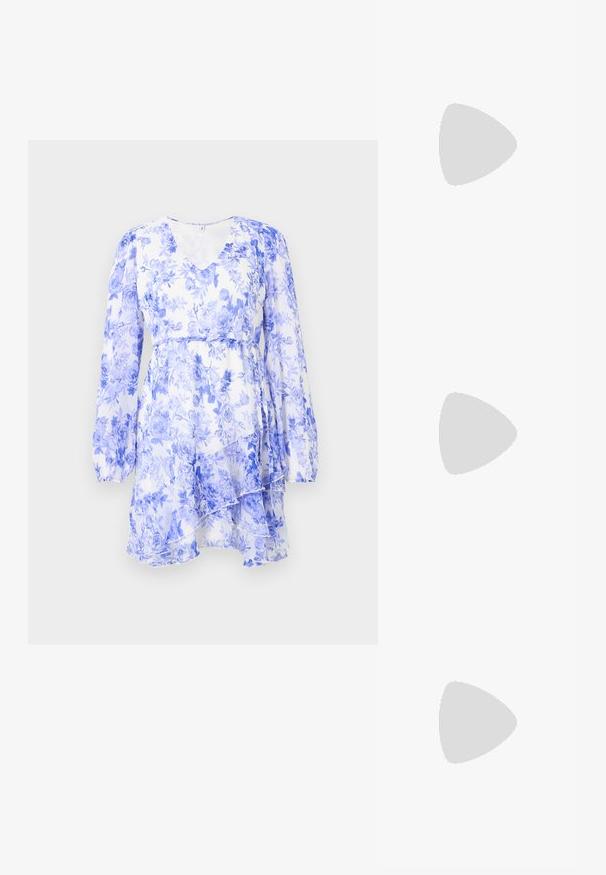 Cvetna obleka v beli in modri barvi, ki ima dolge naborkaste rokave, v-izrez, plastene volane in lahkotno, prosojno tkanino.; Zlati, kovinski slingback čeveljci z ostrim nosom in masivnim peto. Gladka tekstura, minimalistična zasnova in ozka zanka.; Črna usnjena torbica s ukrivljeno obliko, z odstranljivo naramnico in zlatimi dodatki. Torbica ima pokrov s podrobnostmi v obliki zaponke.; Uhane nakit iz zlatastega tona z gladko, ukrivljeno zasnovo. Ima edinstveno koničasto obliko, polirano površino in zaponko s tečajem.