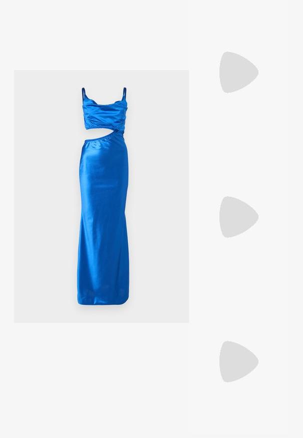 Vestido de evening azul em satin com uma silhueta ajustada, apresentando um top cropped e um detalhe de recorte lateral. Alças finas, textura suave.; Sapato de salto alto com bico fino, em tons de prata, dourado e nude. Acabamento brilhante com design recortado, apresentando um salto stiletto.; Saco metálico prateado com uma forma suave e arredondada e um fecho em topo atado. Feito de material de imitação de couro suave.; Brincos de argola prateados com um design torcido, apresentando um acabamento polido e fecho tipo post. Medem aproximadamente 3 cm de diâmetro.