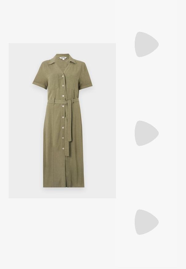 Robe chemise vert olive à manches courtes, avec des boutons sur le devant, deux poches poitrine et une ceinture assortie, fabriquée en tissu texturé.; Talons aiguilles dorés métalliques avec un bout pointu et un talon épais. Texture lisse, design minimaliste et une fine bride.; Sac à main en métal doré avec un design structuré, texture lisse et bandoulière ajustable. Présente une forme triangulaire unique et des coutures minimalistes.; Boucles d'oreilles dorées présentant des formes texturées et ondulées. Comprend des clips sculpturaux et un design de créoles ouvertes avec une finition martelée.