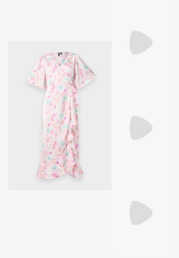 Kvetinové šaty so zabaleným strihom, ktoré majú ružové pozadie s pastelovými farbami, krátke puffové rukávy a volánový lem. Hladká textúra látky.; Bežové lakované sandále na podpätku so špicatou špičkou a štíhlym, štvorcovým podpätkom. Hladká textúra a minimalistický dizajn bez ozdôb.; Žltá falošná krokodília kabelka so štruktúrovaným dizajnom, horným držadlom, odnímateľným reťazovým popruhom a dekoratívnym kryštálovým ozdobením na zapínaní.; Prsteň v zlatej farbe s organickým, skrúteným dizajnom, hladkým povrchom a zužujúcimi sa koncami, vytvárajúci moderný, sochársky vzhľad.