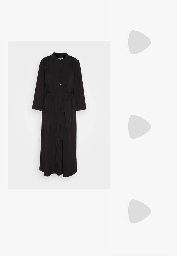 Schwarzes langärmliges Kleid mit Stehkragen, durchgehender Knopfleiste, gerafften Details und einem gebundenen Taillengürtel; glatte Stoffoberfläche.; Schwarze Leder-Balletschuhe mit spitzer Zehenform, verstellbarem Riemen und niedrigem Absatz; glatte Textur mit minimalistischem Design.; Schwarze Leder-Hobo-Tasche mit einem einzelnen, weichen, abgerundeten Griff; verfügt über eine glatte Textur und ein minimalistisches Design. Keine sichtbaren Beschläge oder Akzente.; Silberne Creolen mit minimalistischem Design. Rundform, glatte Oberfläche und dünnes Profil. Leichtgewichtig mit hochglänzender Oberfläche.