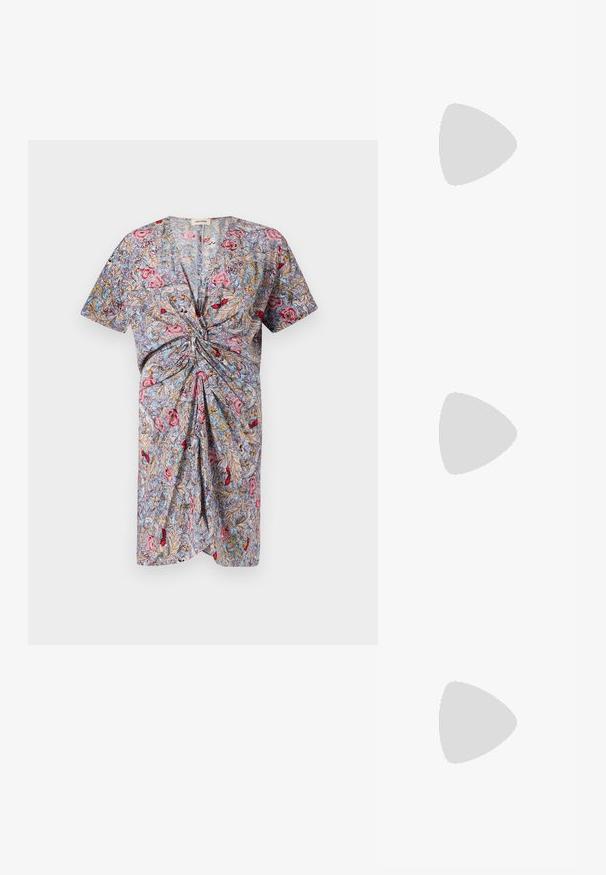 Lühikeste varrukatega kleit, millel on sõlmega vöödetail, mustriks on lillede roheline, punane ja sinine kerge tausta peal. Valmistatud kergest kangast.; Mustmust paelad, millel on terav varvas, tekstuuriga maduprindiga, reguleeritav rihm ja lühike tekstuuriga plokknina.; MICHAEL Michael Kors NOLITA HOBO  - Käekott - black; Kuldtoonilised metallist rõngas kõrvarõngad, millel on kõver ja piklik kuju. Omavad siledat, läikivat pinda ja ümarat tipptugevdust, mis lisab detaili.