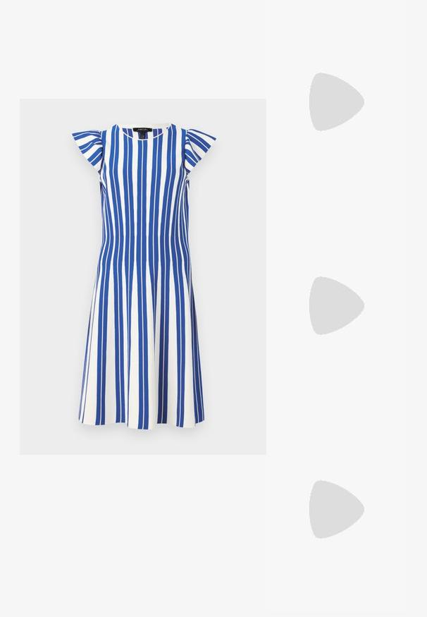 Marc Cain Robe pull - gentian; Slingback noir à bout pointu avec un petit talon, en cuir lisse et doté d'un design découpé sur le côté pour plus de respirabilité.; Sac à épaule en cuir noir au toucher doux, de forme triangulaire et avec une bandoulière réglable, associé à une chemise à rayures bleu clair et à un pantalon blanc.; Boucles d'oreilles en argent avec un design lisse et courbé. Présentent une finition métallique brillante et une fermeture à clou. Pas de motifs ou d'accents visibles.