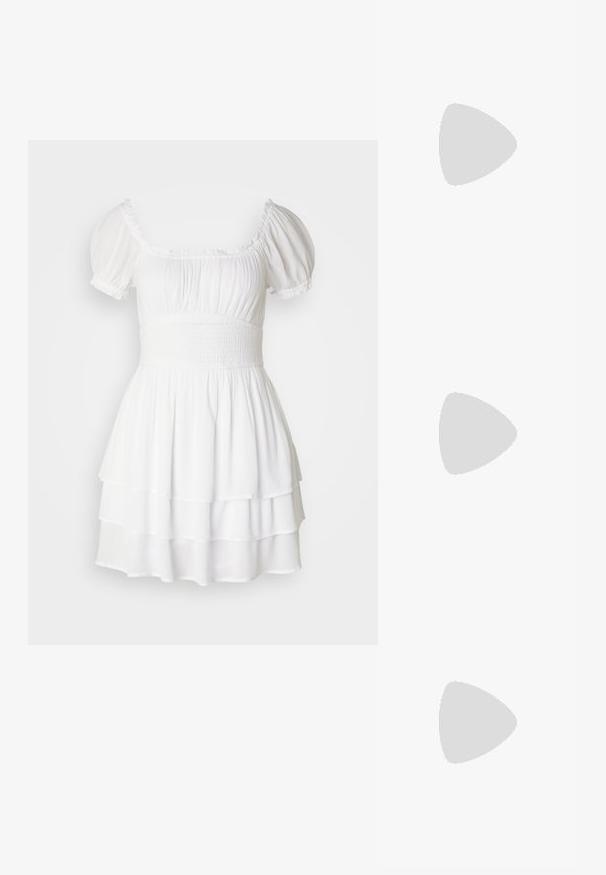 Hollister Co. SAIDIE TRIPLE TIER ROMPER PRETTY - Dnevna obleka - bright white; Rjave usnjene kavbojske čevlje z ostrim nosom in blok peto, ki vsebujejo podrobno šivanje in dvignjene dodatke na zgornjem delu.; Črna usnjena torbica na preklop z zlato kovinsko zaponko. Vključuje črn trak in eleganten, minimalističen dizajn.; Zlate uhane v obliki obročkov z gladko, sijočo površino. Krožna zasnova s majhnim nosilcem in prozornim podplatom za varno nošenje.