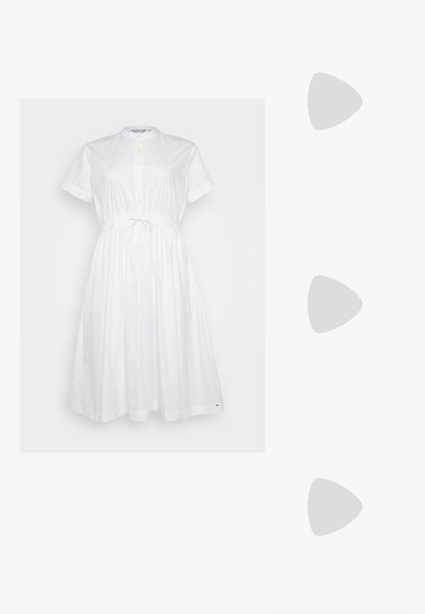 Hvit bomullsdrakt med korte ermer, knapp foran, elastisk midje og justerbar snor; har en løs, flytende passform.; Svart skinn midi skjørt med en glatt tekstur; har en midje og sidelommer. Kombinert med glinsende svarte hæler.; Røde plast solbriller med rektangulære rammer, tonede linser og en gullogo aksent på tempelmennene. Glatt, blank overflate.; Svart blomsterhalskjede laget av lagte kronblader, båret med en svart ribbet tanktopp med sølvdetaljer langs utringningen og skuldrene.