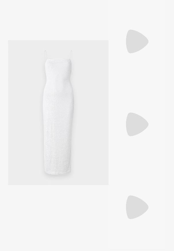 Biela midi šaty s priliehavým strihom, ryhovanou textúrou a tenkými ramienkami. Hladký materiál s minimalistickým dizajnom, žiadne viditeľné kovania.; Čierne lakované členkové čižmy so špicatou špičkou, štíhlým podpätkom a dvoma tenkými remienkami s detailom zlatých prackov. Hladký, lesklý povrch.; Čierna kožená taška cez rameno s lesklým povrchom, zakriveným vrchom, dvoma ramennými popruhmi a zlatým kovovým detailom na prednej strane.; DKNY INLAY STUD - Náušnice - black/gold-coloured