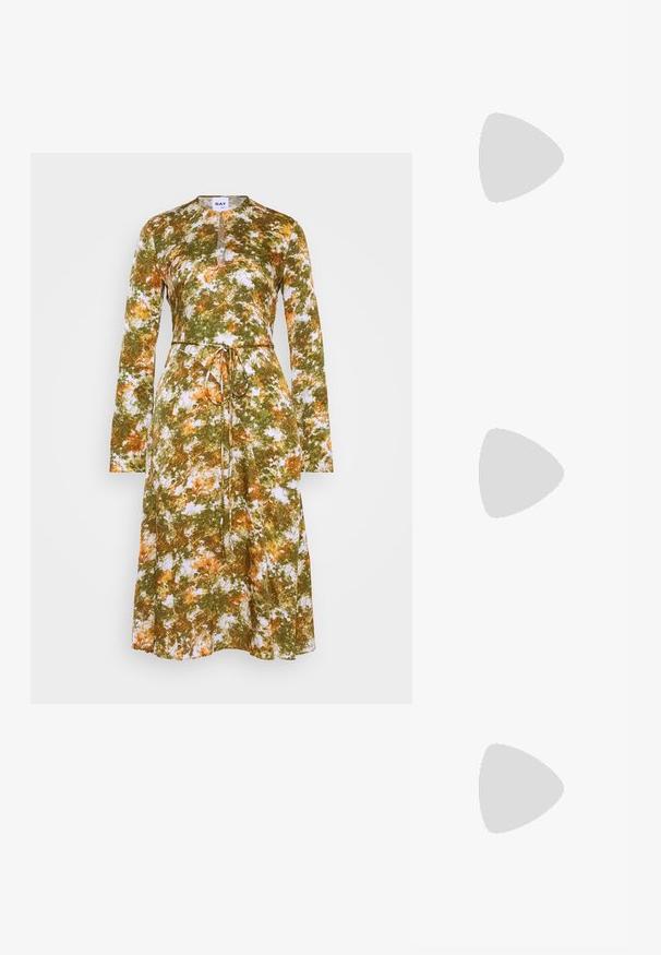 Robe à manches longues, longueur genou, avec un imprimé floral vert, orange et blanc ; dotée d'un col rond, d'une taille à nouer et d'une jupe fluide.; Chaussures plates noires avec un dessus texturé doux, comportant deux brides réglables et une conception à bout rond, montées sur une semelle en caoutchouc plate.; Lunettes de soleil noires avec une monture rectangulaire, verres foncés et finition lisse et brillante. Présentent des branches fines avec un logo discret sur le côté.; Boucles d'oreilles en métal argenté avec une forme larmoyante lisse et une finition polie. Des gravures subtiles ajoutent des détails. Design minimaliste.