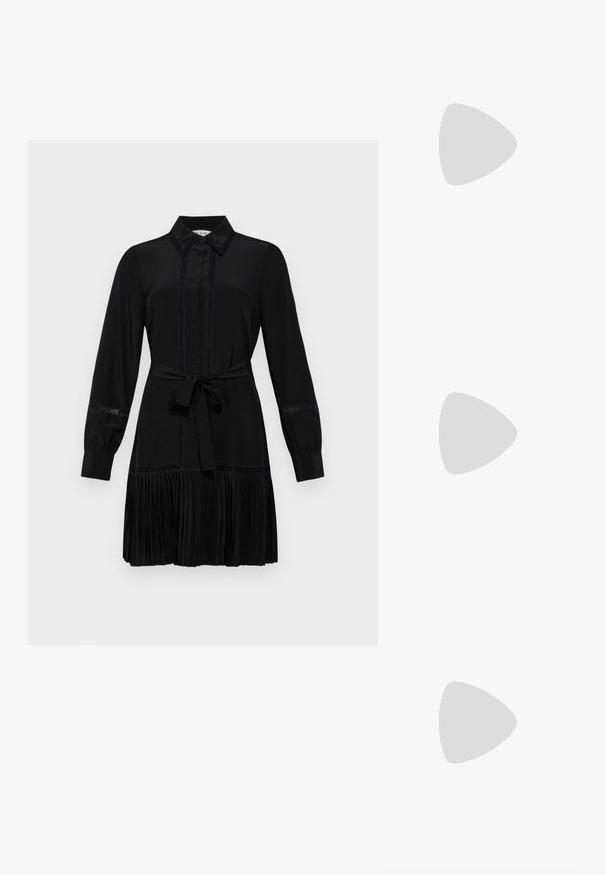Robe noire avec un col de chemise, des manches longues, un bouton sur le devant et une taille ceintrée. Détails de jupe plissée et accents en dentelle sur les manches.; Botte en cuir noir montant jusqu'au genou avec un détail de boucle en or. Le design est élégant et épuré, sur fond blanc.; Blazer noir à double boutonnage avec un pantalon assorti. Tissu lisse, design structuré et silhouette ajustée. Tient un petit sac à main noir.; Boucles d'oreilles en métal doré en forme d'anneau, avec une forme courbée et allongée. Elles présentent une surface lisse et brillante avec une pointe arrondie pour un détail supplémentaire.