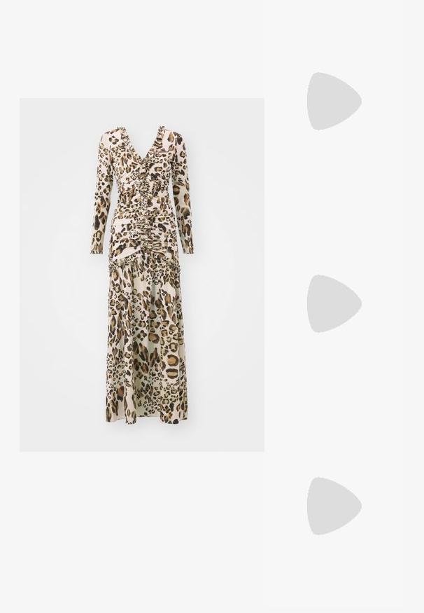 Leopardi-kuosiset pitkähihaiset mekko V-pääntiellä, ryppyjä ja laskeutuva hame. Valmistettu sileästä kankaasta, jossa on pehmeä rakenne.; Musta patent slingback-kiilakorko teräväkärkisellä muotoilulla, jossa on teksturoitu käärmeennahkakuosi, säädettävä remmi ja lyhyt, teksturoitu blokkiheel.; Musta nahkainen olkalaukku, jossa on kaksi etutaskua, kultaiset soljet, vetoketjukiinnitys ja kapea hihna. Teksturoidun pinnan ja kompaktin suorakaiteen muoto.; Korvakorut kultasävytteistä metallista, joissa on kaareva, pitkänomainen muoto. Ominaisuuksiin kuuluu sileä, kiiltävä pinta ja pyöreä kärki lisäyksinä.