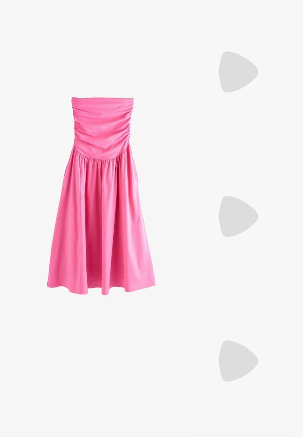 Vestido rosa sin tirantes, con tela fruncida en el corpiño y falda amplia y fluida. Hecho de algodón ligero.; adidas Originals TAEKWONDO MEI BALLET - Zapatillas - clear pink/ftwr white/gum; Bolso de mano de cuero crema con un diseño estructurado, bordes negros contrastantes, herrajes dorados y una correa desmontable con un logo distintivo.; Reloj con correa de malla dorada de Daniel Wellington, con un dial negro redondo, marcadores de hora dorados y logo a las 12 en punto. Diseño simple y elegante.