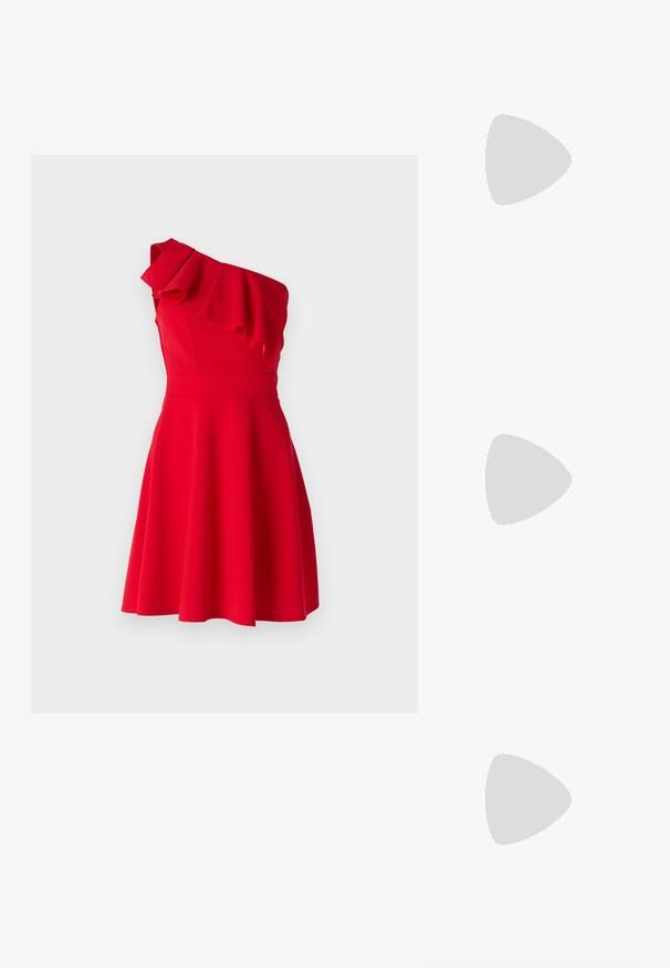 WAL G PETITE MAXINE RUFFLE SKATER - Džersio suknelė - red; Balno sandalai, pagaminti iš baltos odos, su keliais plačiais diržais ir sidabro spalvos sagtimis; plokščias padas su mažu juodu kulniuku ir metaliniais akcentais.; Juodos stačiakampės akinių nuo saulės su tamsiais lęšiais, blizgančiais plastikinių rėmų ir auksiniais akcentais ant šventyklų. Minimalistinis dizainas ir elegantiška forma.; Aukso auskarai su lygiu, blizgiu paviršiumi. Apvalus dizainas su maža užrakto dalimi ir skaidria atrama saugiam nešiojimui.