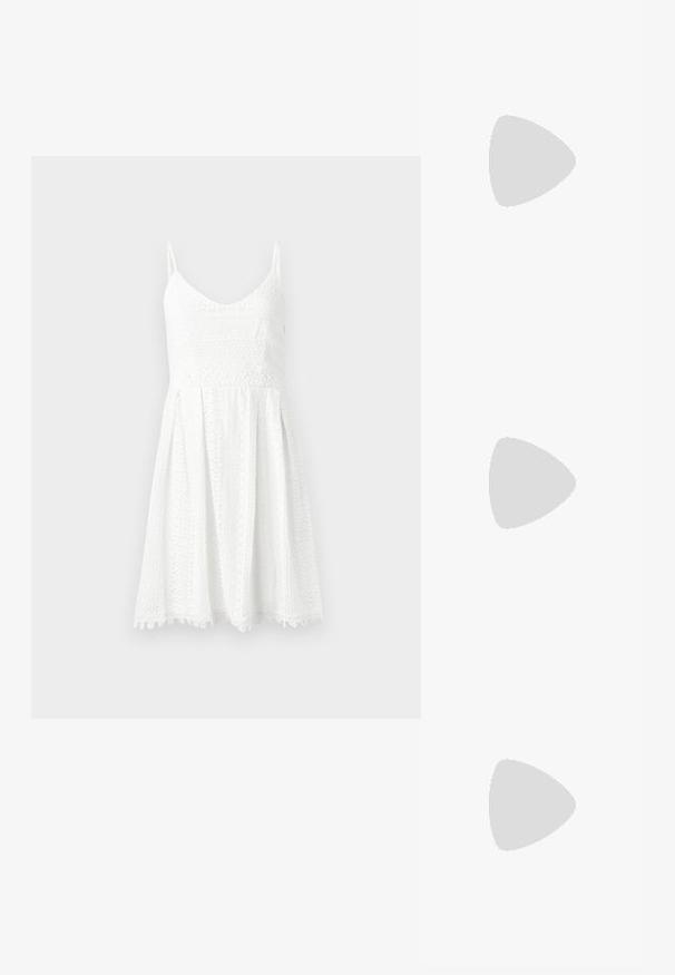 Robe en dentelle blanche avec un corsage ajusté et une jupe évasée. Présente des bretelles fines, un décolleté en V et des motifs floraux délicats.; T-shirt en coton blanc avec un grand graphisme de homard rouge vif sur le devant. Manches courtes et design à col rond standard.; Baskets montantes en toile blanche avec semelle en caoutchouc noir, capuchon en caoutchouc à l'avant, et six œillets pour les lacets, présentant un design épuré et minimaliste.; Sac à main en cuir rouge avec un design angulaire et géométrique. Il dispose d'une seule sangle ajustable et d'une fermeture à rabat avec un detailing cousu.