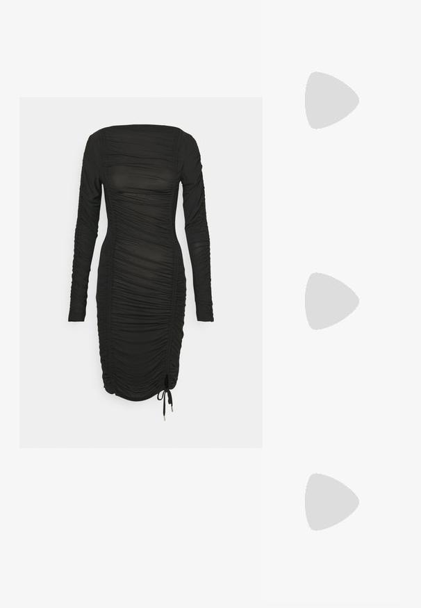 Schwarzes langärmeliges Kleid mit gerafftem Textur, mit einem quadratischen Ausschnitt und verstellbarem Saumdetail durch Kordelzug. Glatte Stoffqualität.; Schwarze, knielange Lederstiefel mit spitzem Zeh, gebogenem Schaft und blockiertem Absatz. Sie verfügen über eine glatte Textur und Zuglaschen an der Oberseite.; Schwarze Lederhandtasche mit einem geschwungenen Design, verziert mit silbernen Nieten, einer Schnalle und zwei seitlichen Taschen. Verstellbarer Träger für verschiedene Tragemöglichkeiten.; Dünner, polierter goldener Armreif mit einer glatten, runden Form und subtiler Markenkennzeichnung. Verfügt über ein nahtloses Design und eine minimalistische Ästhetik.