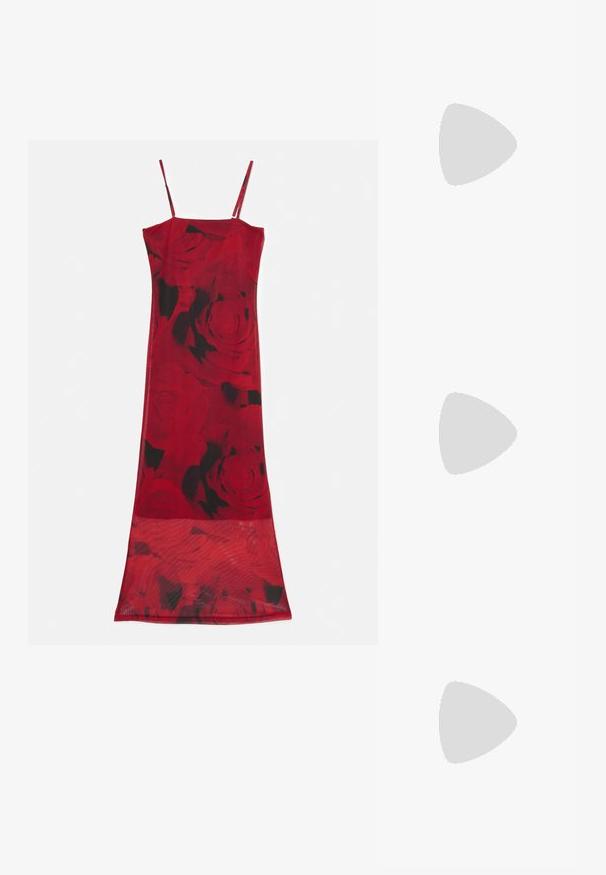 Rdeča cvetna obleka s tankimi naramnicami, ki vsebuje prosojno tkanino in vzorec temno rdečih ter črnih vrtnic. Gladka tekstura in oprijet dizajn.; Rdeče lakirane gležnjarje s črnimi debelimi petami in zadrgo. Gladka tekstura, eleganten dizajn z zaobljenim nosom.; Zlate obroče ušesne uhane, tanke in krožne oblike, z gladko kovinsko površino brez okrasnih elementov ali vzorcev.; Črna usnjena denarnica s prepognjenim pokrovom, zlato okovje, ki vključuje poudarek z logotipom. Vključuje odstranjljivo naramnico za nošenje.